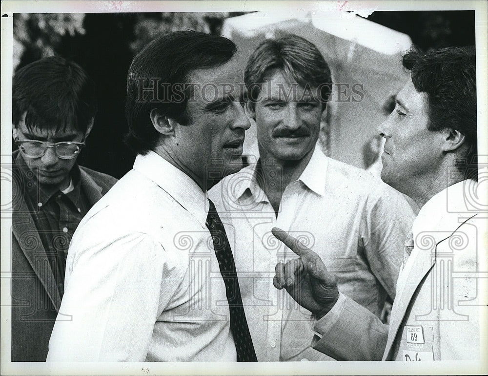 1984 Press Photo Actor Thom Bray &amp; Joe Penny In &quot;Riptide&quot;- Historic Images