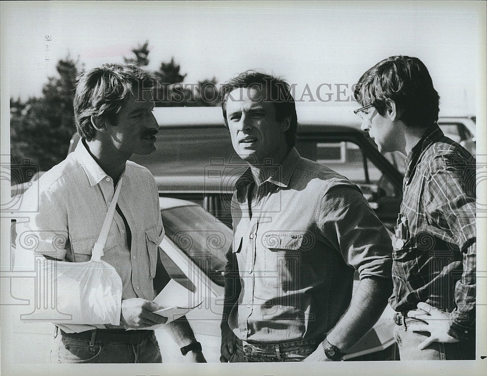 1985 Press Photo Actor Perry King,Joe Penny &amp; Thom Bray In &quot;Riptide&quot;- Historic Images