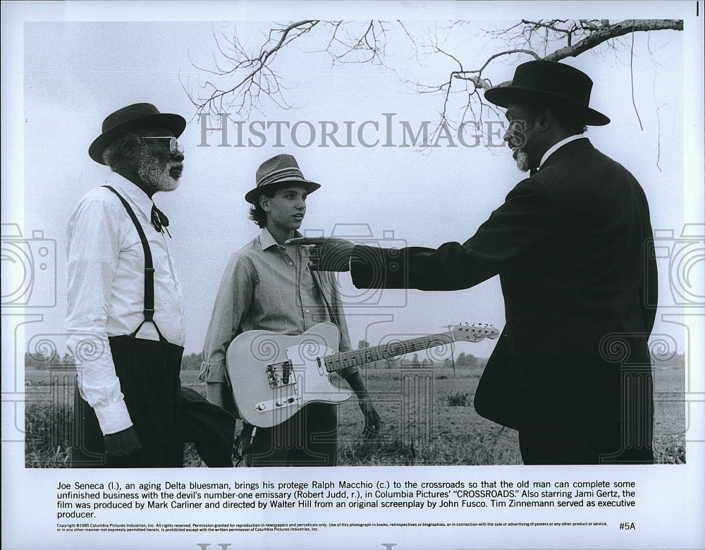 1985 Press Photo Joe Seneca, Ralph Macchio, Robert Judd &quot;Crossroads&quot;- Historic Images