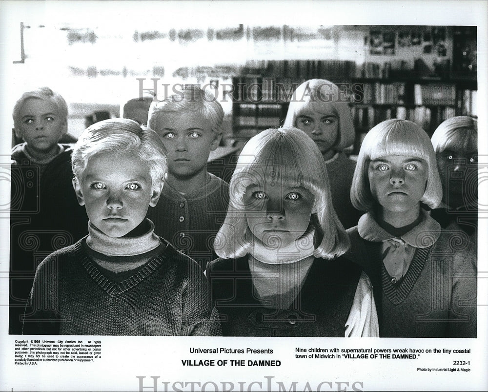 1995 Press Photo Scene with Children in "Village of the Damned"- Historic Images