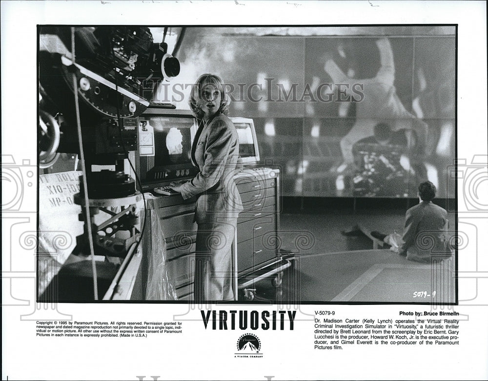 1995 Press Photo Kelly Lynch Stars In &quot;Virtuosity&quot;- Historic Images