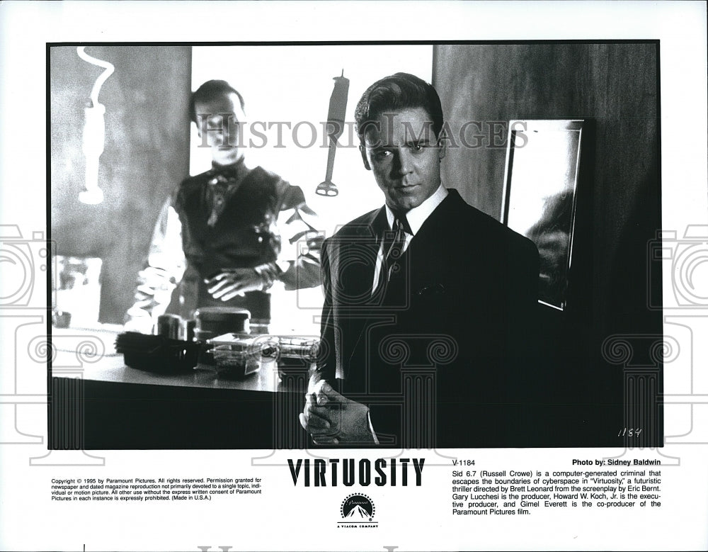 1995 Press Photo Russell Crowe Stars In &quot;Virtuosity&quot;- Historic Images