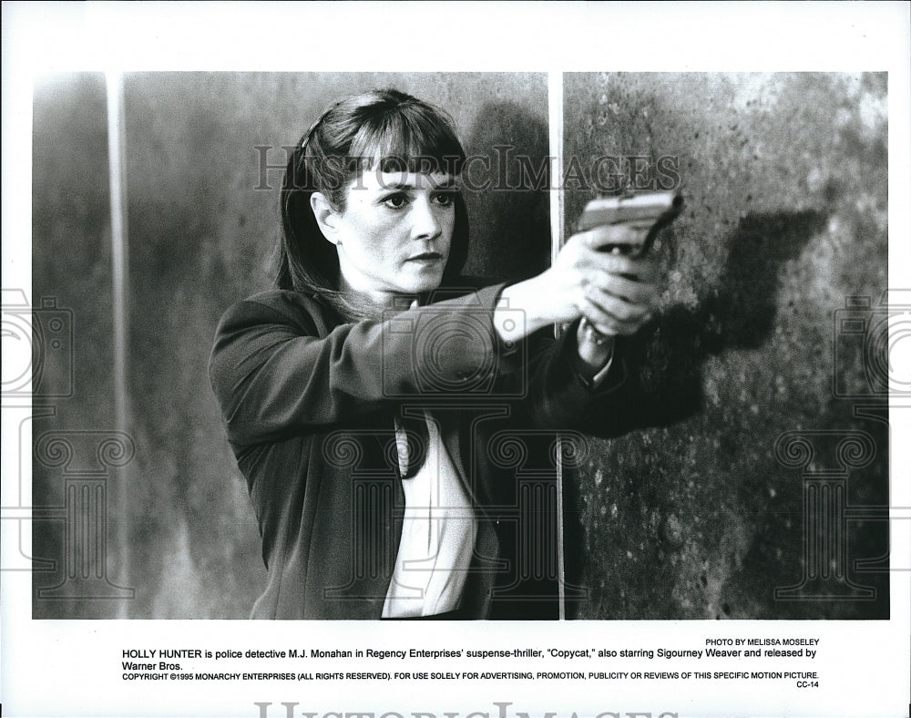 1995 Press Photo Holly Hunter as police detective M. J. Monahan in &quot;Copycat&quot;- Historic Images