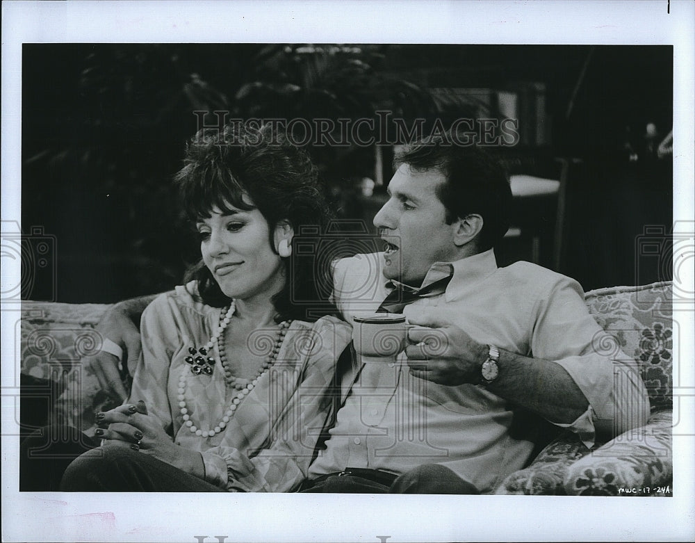 1995 Press Photo Katey Sagal and Ed O&#39;Neill Star in &quot;Married with Children&quot; - Historic Images