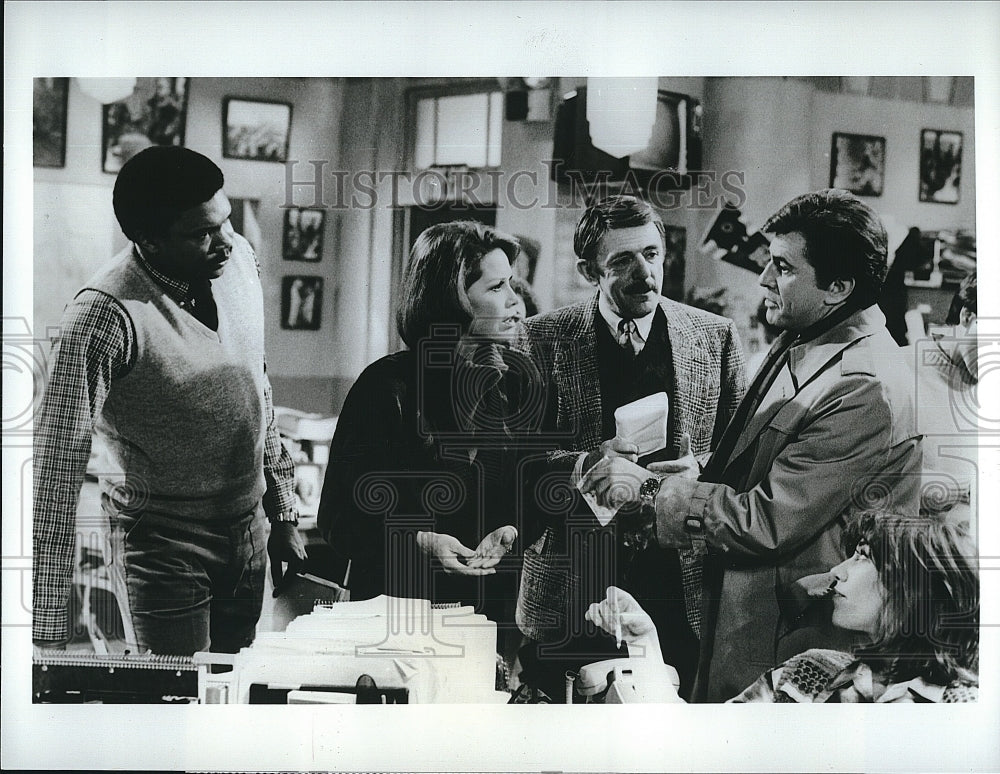 1985 Press Photo Harold Sylvester, Mary Tyler Moore, John Astin star in &quot;Mary&quot;- Historic Images