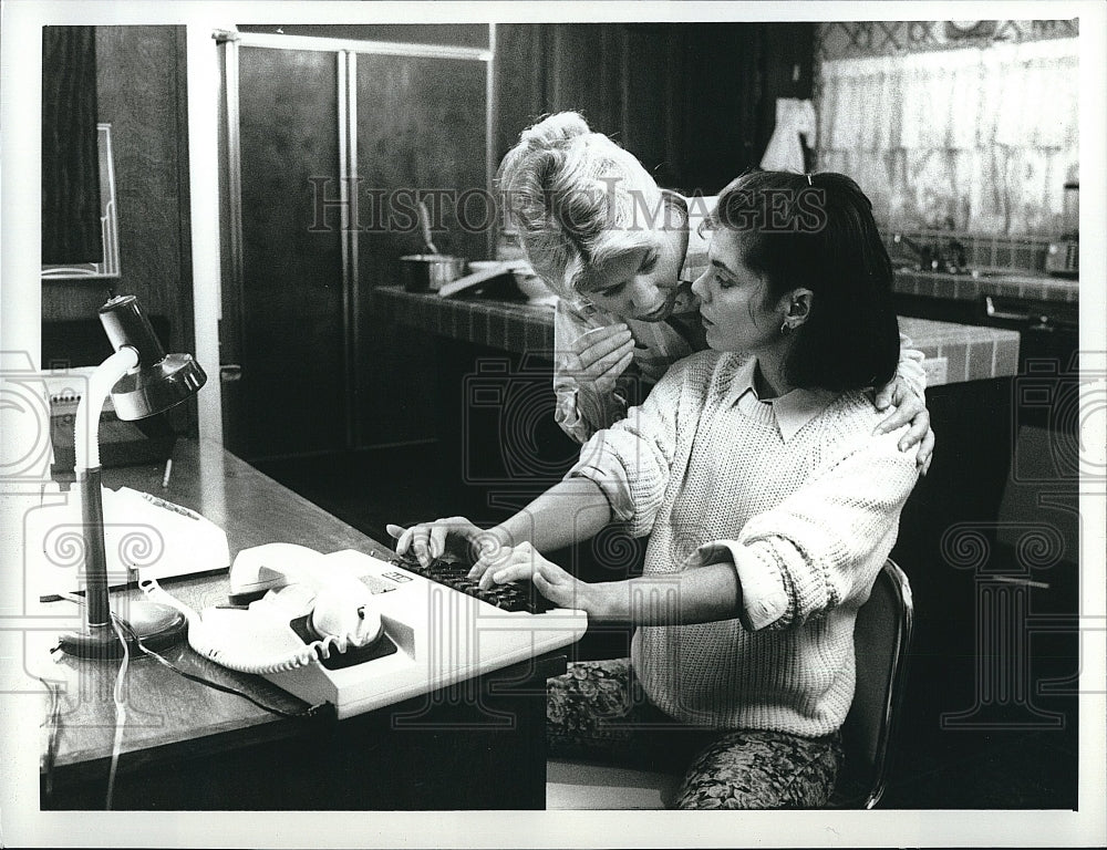 1987 Press Photo R. Pearson Rose, M. Vreeland &quot;Have You Tried Talking to Patty?&quot;- Historic Images