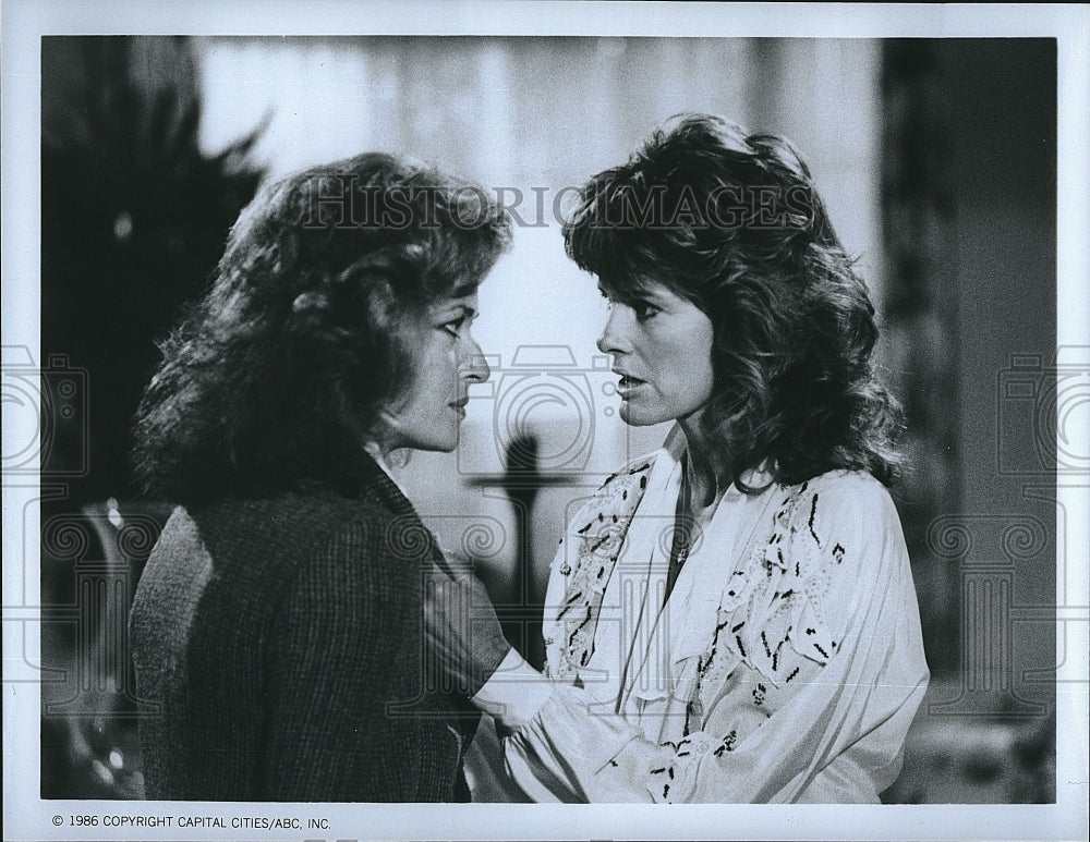 1986 Press Photo Stephanie Beacham, Katherine Ross &quot;The Colbys&quot;- Historic Images