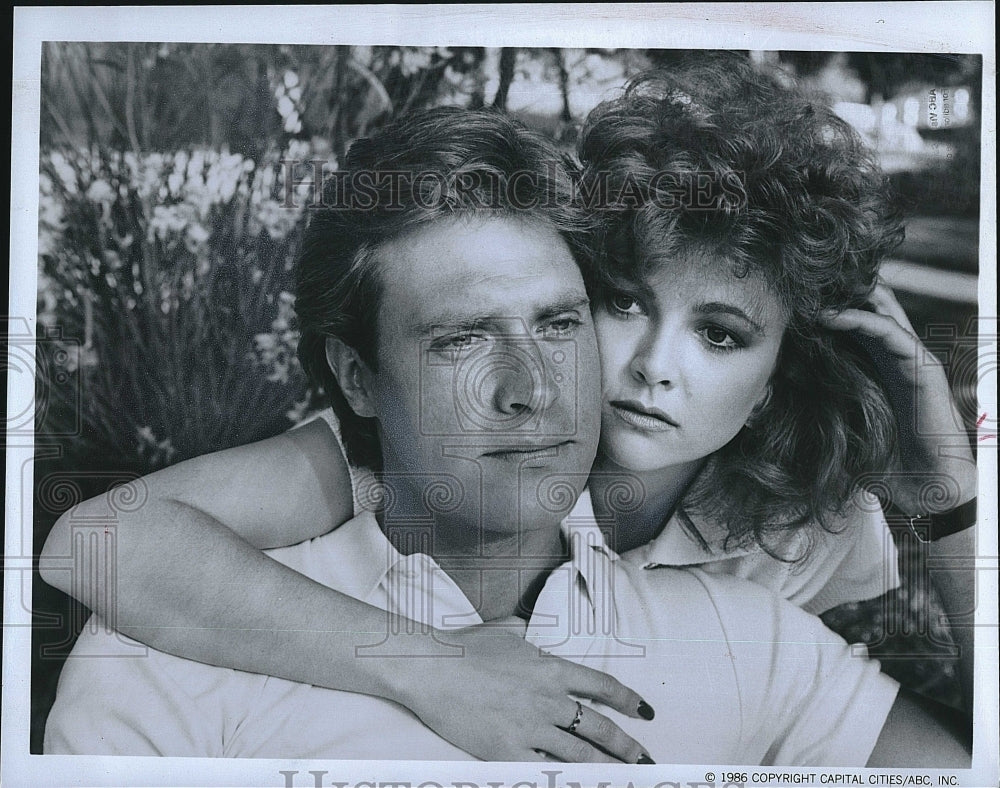 1986 Press Photo John James, Emma Samms &quot;The Colbys&quot;- Historic Images