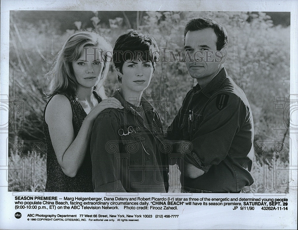 1990 Press Photo Marg Helgenberger, Dana Delany, Robert Picardo, &quot;China Beach&quot;- Historic Images