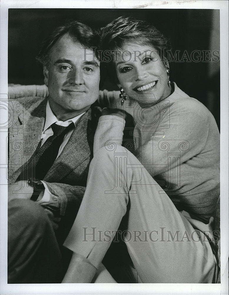 1988 Press Photo Mary Tyler Moore & Denis Arndt in "Mary Tyler Moore" series- Historic Images