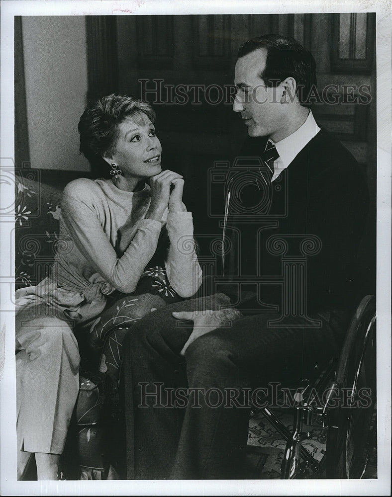 1988 Press Photo Mary Tyler Moore,James Eckhouse in &quot;The Mary Tyler Moore Show&quot;- Historic Images