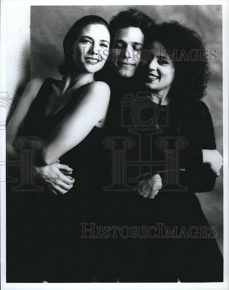 1992 Press Photo Davd Gail, Roxann Biggs and Stacy Haiduk in The Round Table- Historic Images