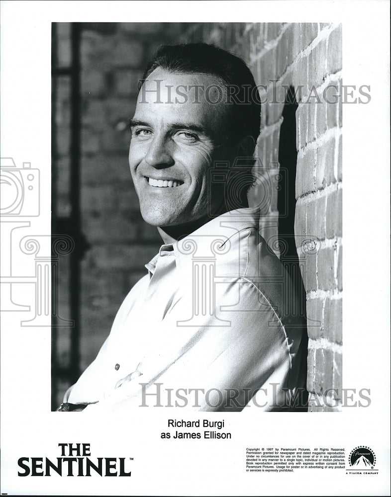 1996 Press Photo Richard Burgi in The Sentinel- Historic Images