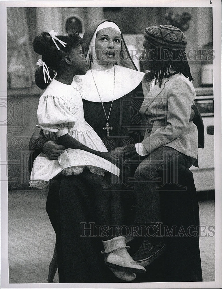 1989 Press Photo Sister Kate Actress TV Series Stephanie Beacham Joel Robinson- Historic Images