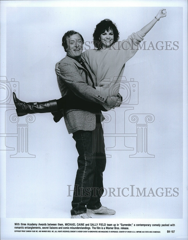 1987 Press Photo &quot;Surrender&quot; Sally Field &amp; Michael Caine- Historic Images