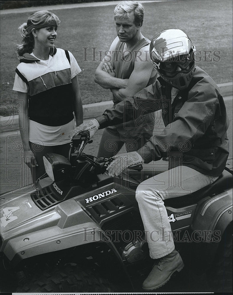 1987 Press Photo Actress Jenilee Harrison &amp; Gerald McRaney In &quot;Simon &amp; Simon&quot;- Historic Images