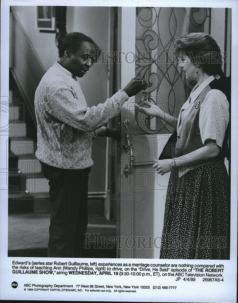 1989 Press Photo Robert Guillaume Show Scene Wendy Phillips Teaching To Drive- Historic Images