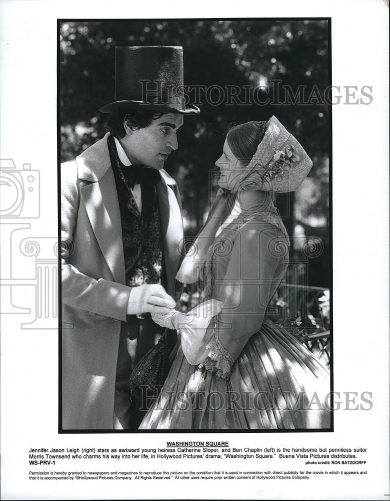 1997 Press Photo Jennifer Jason Leigh Actress Ben Chaplin Washington Square Film- Historic Images