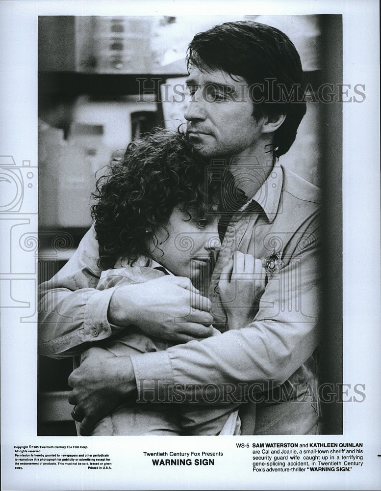 1985 Press Photo Warning Sign Sam Waterston Kathleen Quinlan- Historic Images