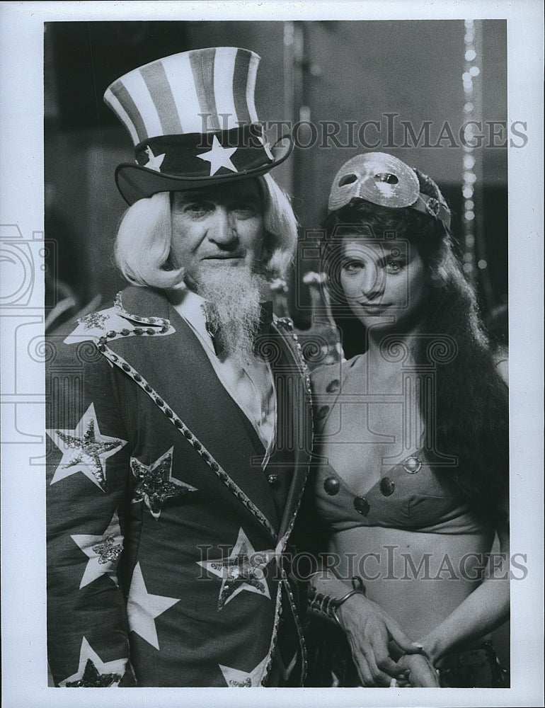 1980 Press Photo Actor Rod Taylor &amp; Kirstie Alley in &quot;Masquerade&quot;- Historic Images