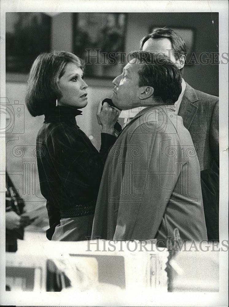 1985 Press Photo Actress Mary Tyler Moore &amp; Clarence Felder in &quot;Mary&quot;- Historic Images