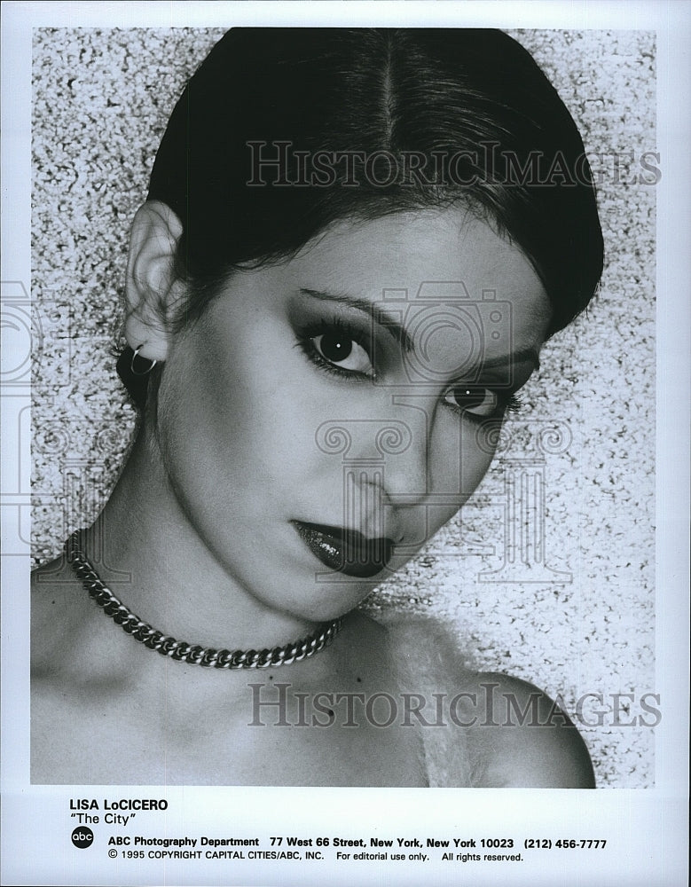 1995 Press Photo Actress Lisa LoCicero in &quot;The City&quot;- Historic Images