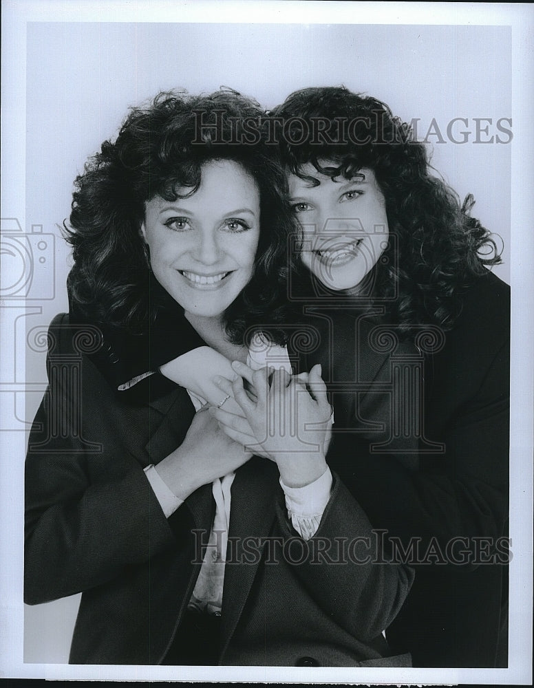 1990 Press Photo Valerie Harper and Luanne Ponce in City- Historic Images