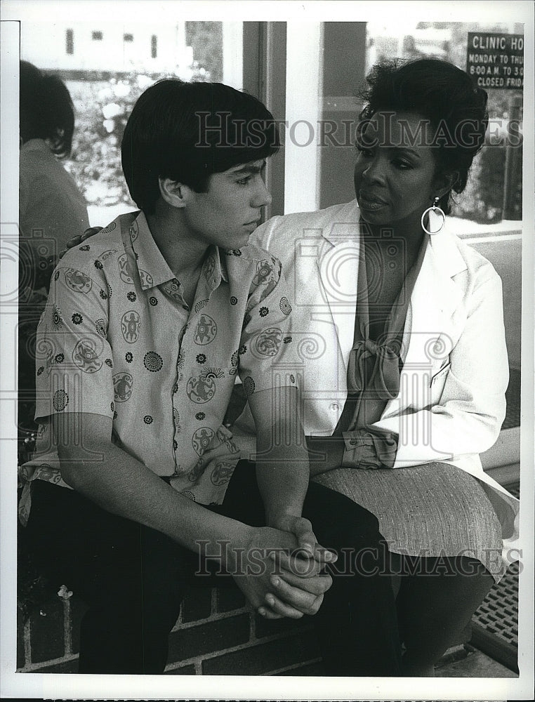 1987 Press Photo Danny Nucci and Gladys Knight in An Emeny Among Us- Historic Images