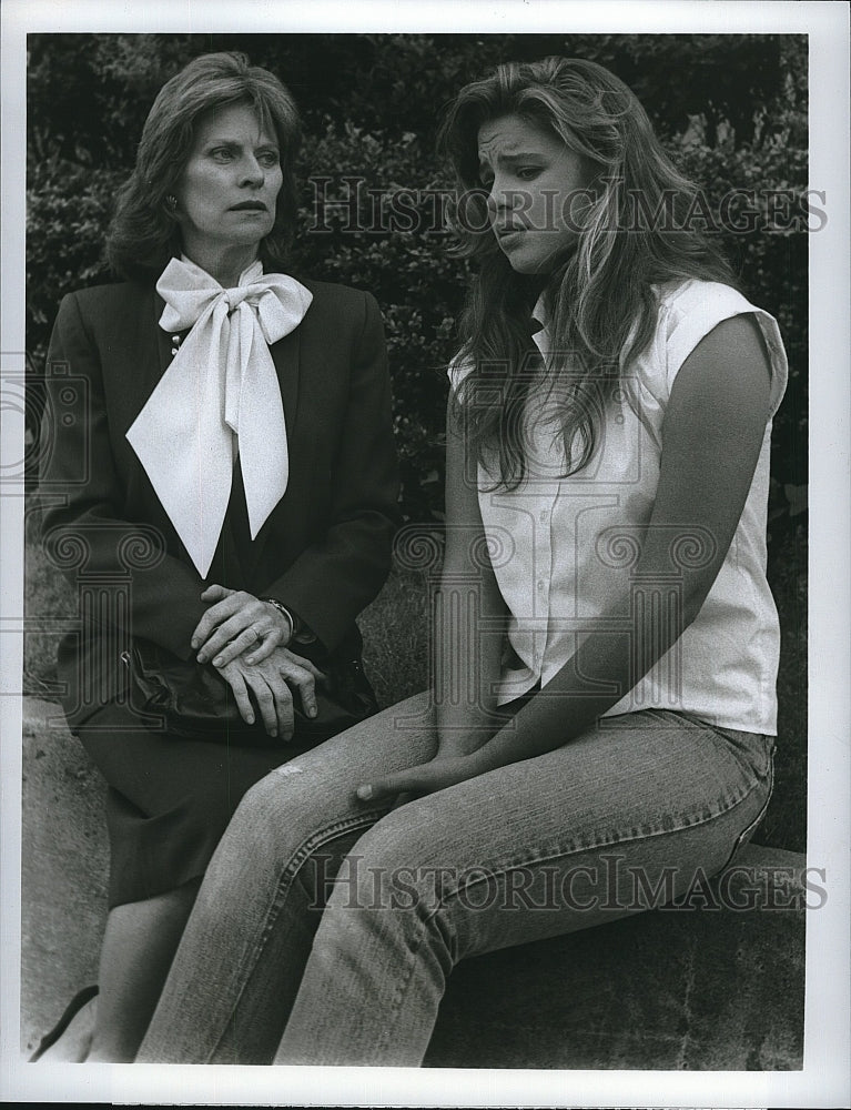 1989 Press Photo Actress Traci Lin &amp; Mariclare Costello in &quot;Juvi&quot;- Historic Images