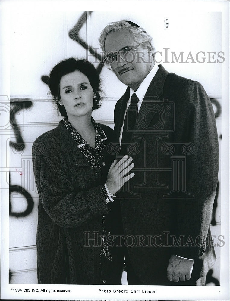 1994 Press Photo Hal Linden &amp; Millie Perkins star in &quot;The Writing On The Wall&quot; - Historic Images