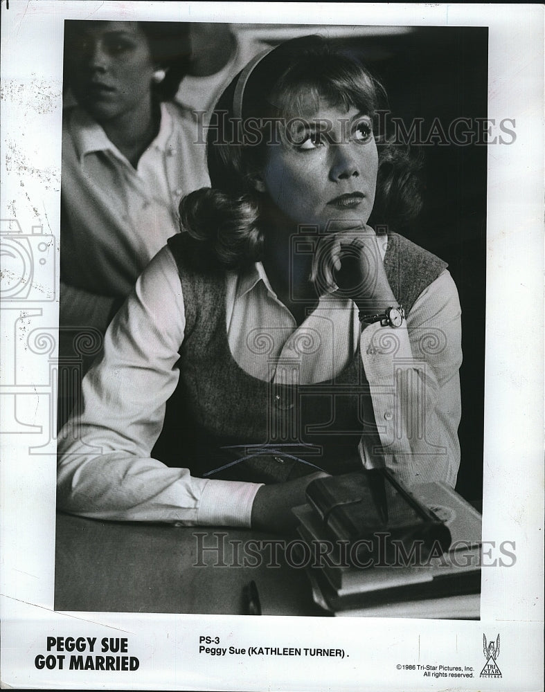 1986 Press Photo Kathleen Turner stars in &quot;Peggy Sue Got Married&quot;- Historic Images