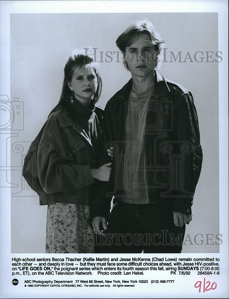 1992 Press Photo Kellie Martin, Chad Lowe &quot;Life Goes On&quot;- Historic Images