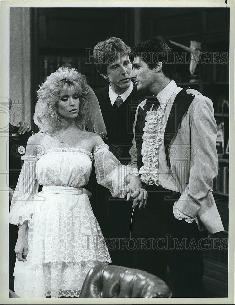 1984 Press Photo Harry Anderson, J. Aresco, Judy Landers &quot;Night Court&quot;- Historic Images