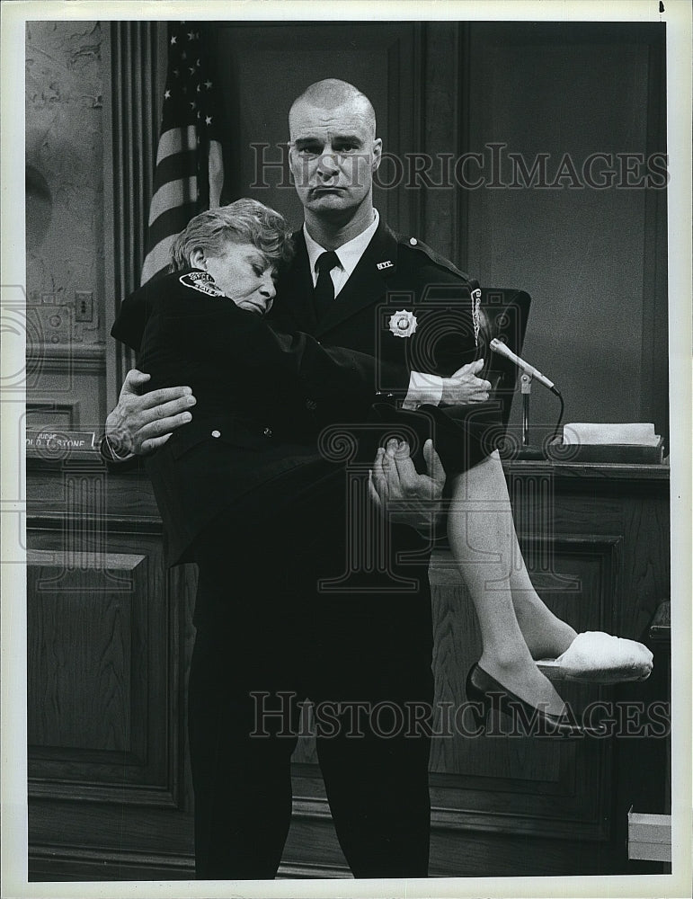 1984 Press Photo Selma Diamond, Richard Moll &quot;Night Court&quot;- Historic Images