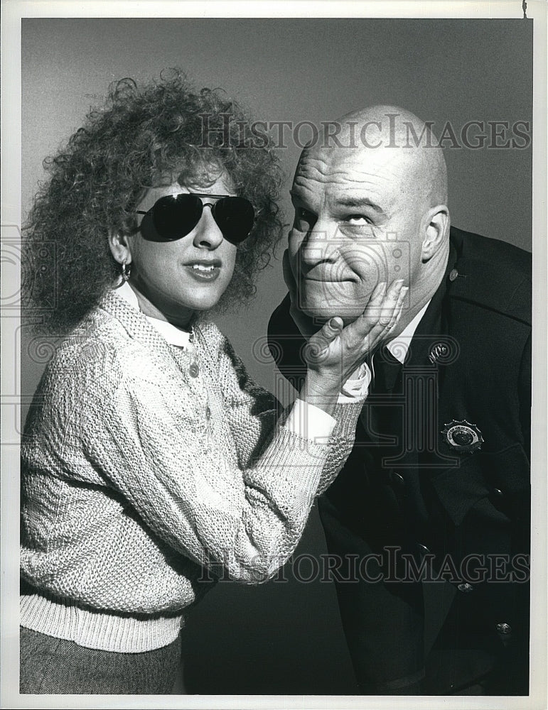 1987 Press Photo Richard Moll, Elayne Boosler &quot;Night Court&quot;- Historic Images