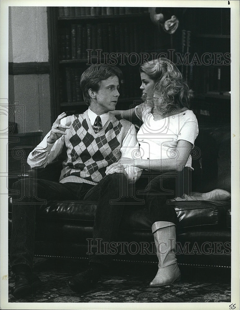 1984 Press Photo Kristine DeBell, Harry Anderson &quot;Night Court&quot;- Historic Images