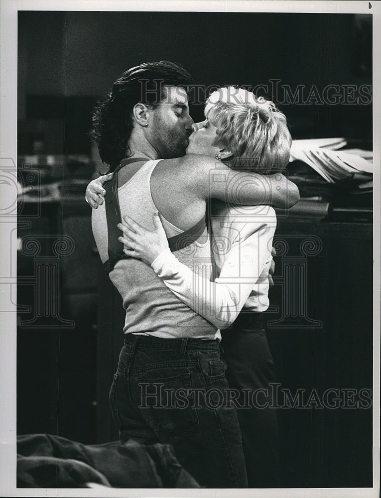 1989 Press Photo Markie Post and Ray Abruzzo in &quot;Night Court&quot;- Historic Images