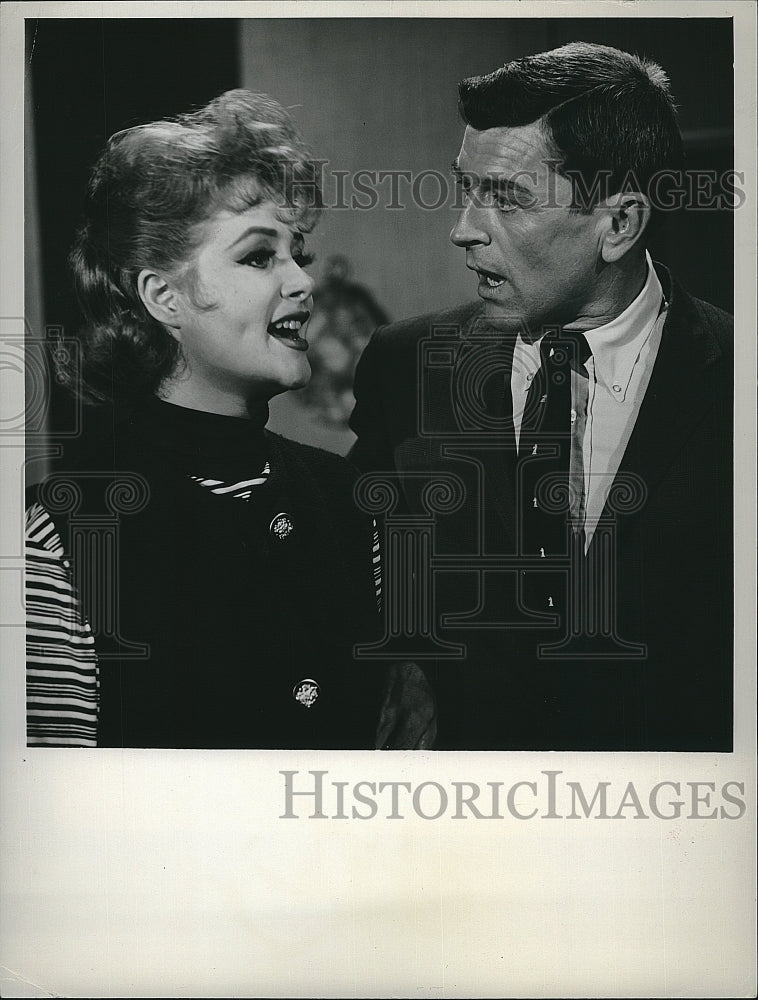 1964 Press Photo Cara Williams & Frank Aletter On "The Cara Williams Show"- Historic Images