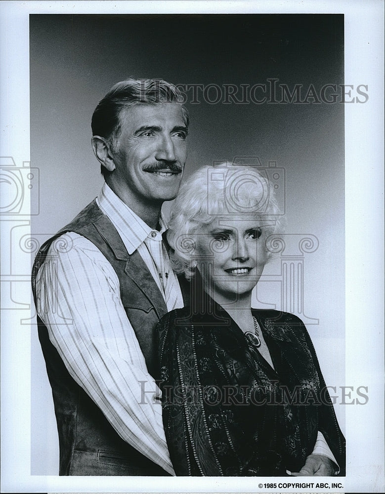 1985 Press Photo Joseph Campanella Actor Barbara Stanwyck Dynasty II Colbys Show- Historic Images