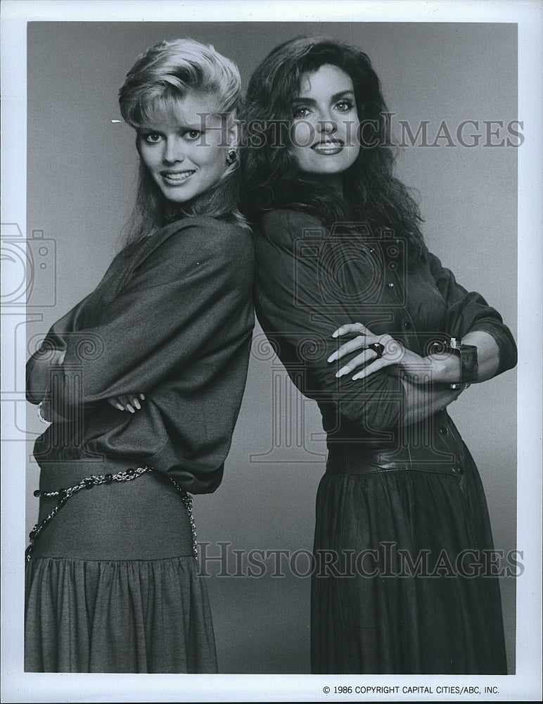 1986 Press Photo Claire Yarlett Actress Tracy Scoggins Colbys Drama TV Show- Historic Images