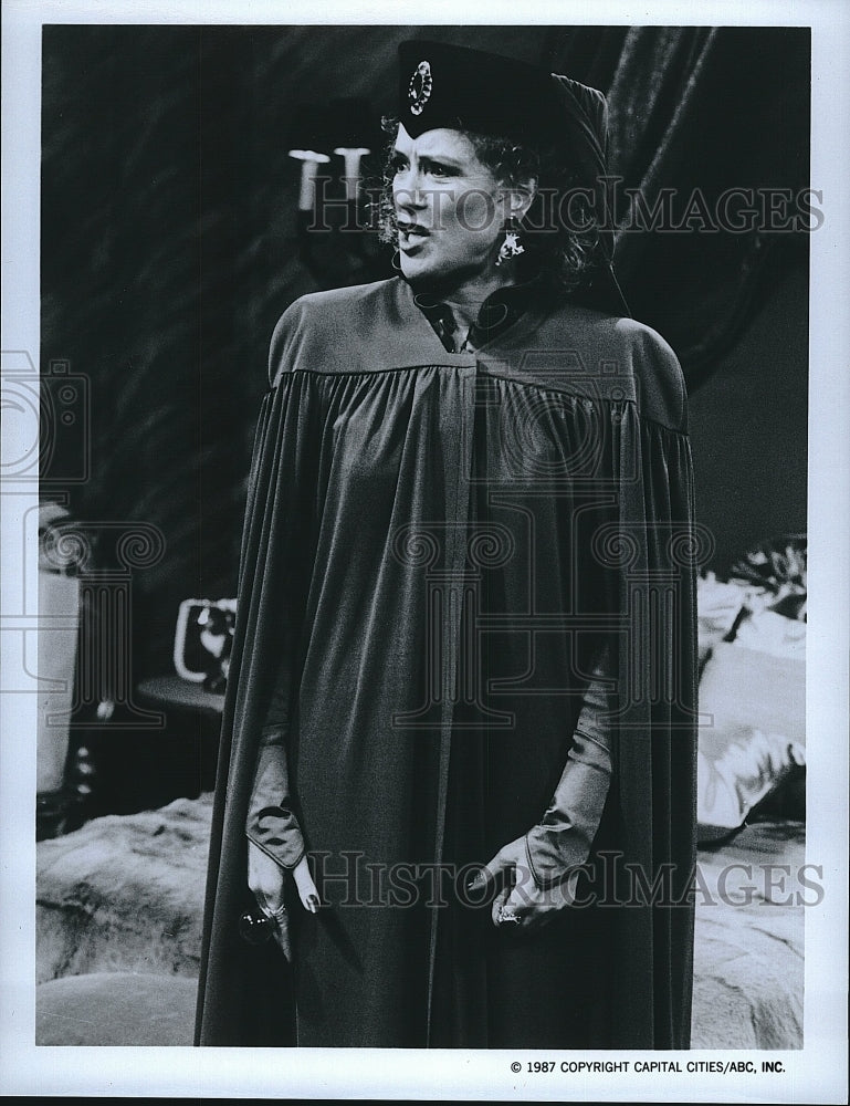 1987 Press Photo Actress Judy Parfitt in &quot;The Charmings&quot;- Historic Images