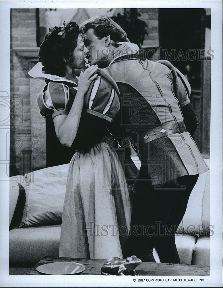 1987 Press Photo Caitlin O&#39;Heaney Actress Christopher Rich Actor Charmings TV- Historic Images