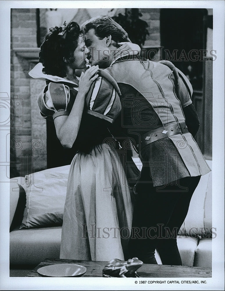 1987 Press Photo Caitlin O&#39;Heaney Actress Christopher Rich Charmings TV Show- Historic Images