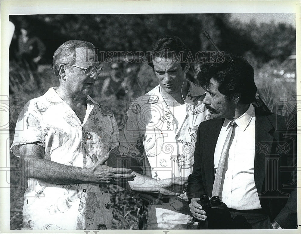 1986 Press Photo Lee Iaccocca John Diehl Edward James Olmos Miami Vice TV Show- Historic Images