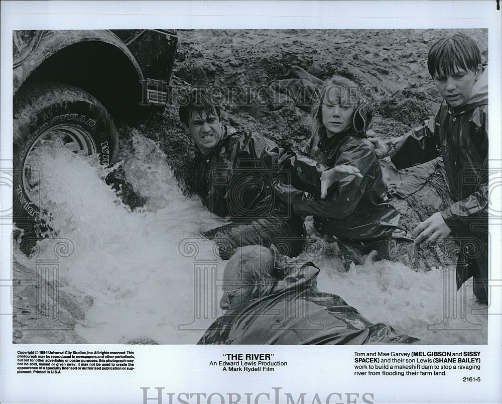 1984 Press Photo The River Film Actors Mel Gibson Sissy Spacek Shane Bailey- Historic Images