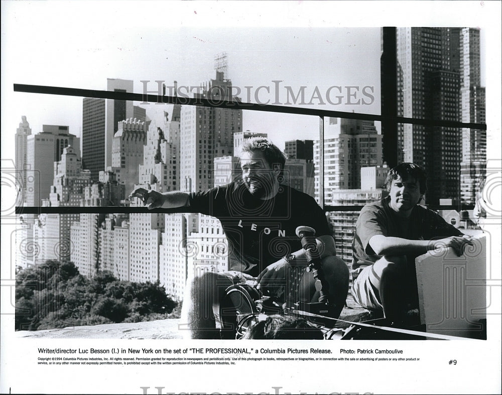 1994 Press Photo Writer/Director Luc Besson on the set of &quot;The Professional&quot;- Historic Images