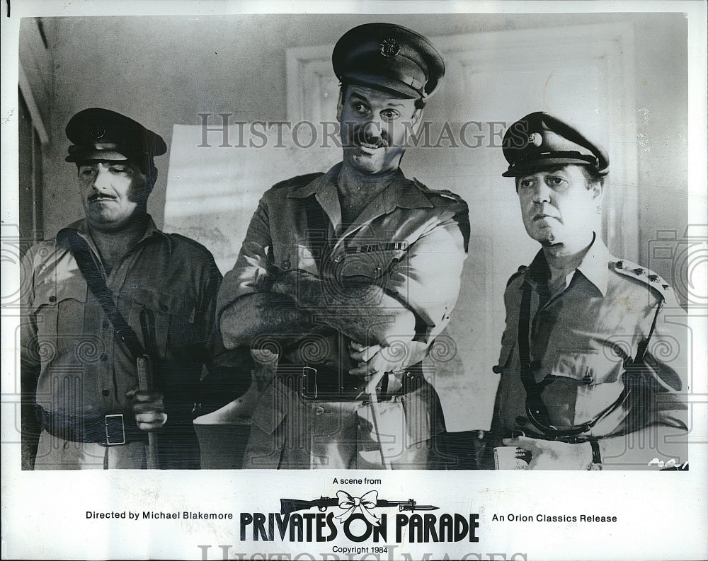 1984 Press Photo Michael Elphick John Cleese John Standin Privates On Parade- Historic Images