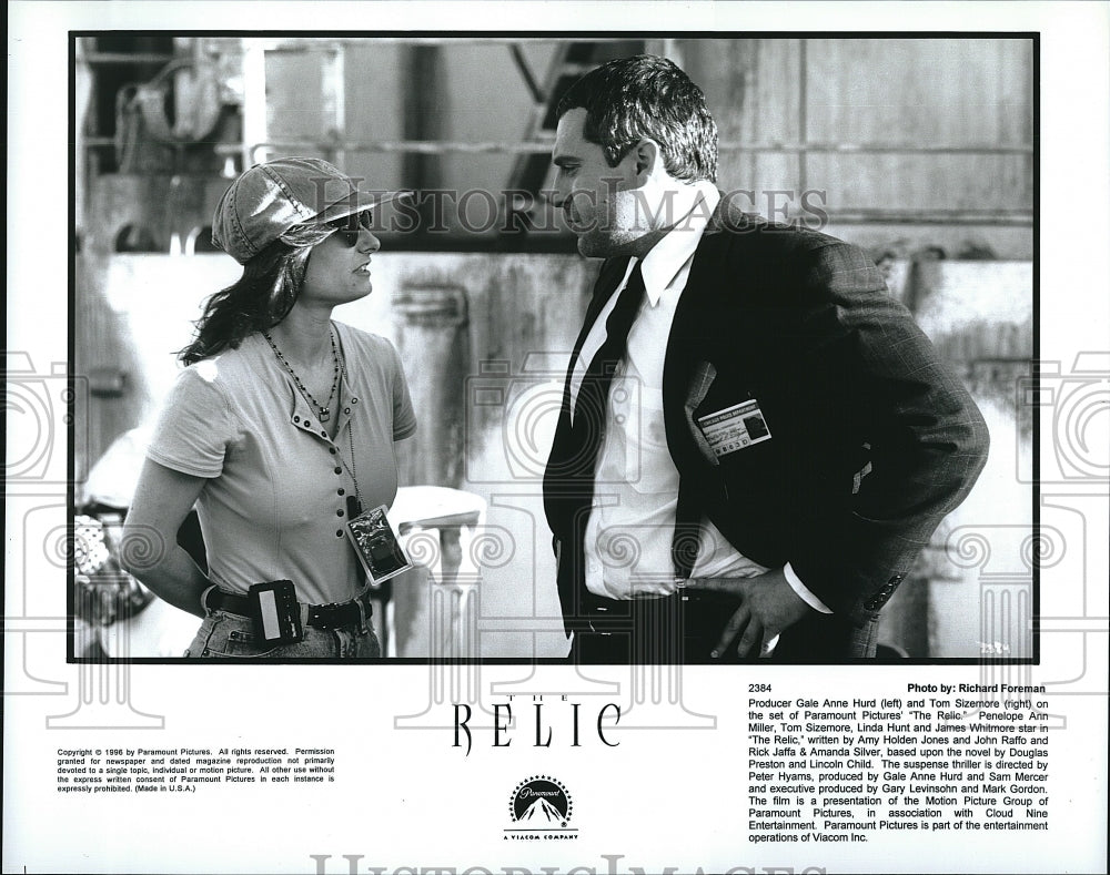 1996 Press Photo Gale Hurd and Rom Sizemore in &quot;The Relic&quot;- Historic Images