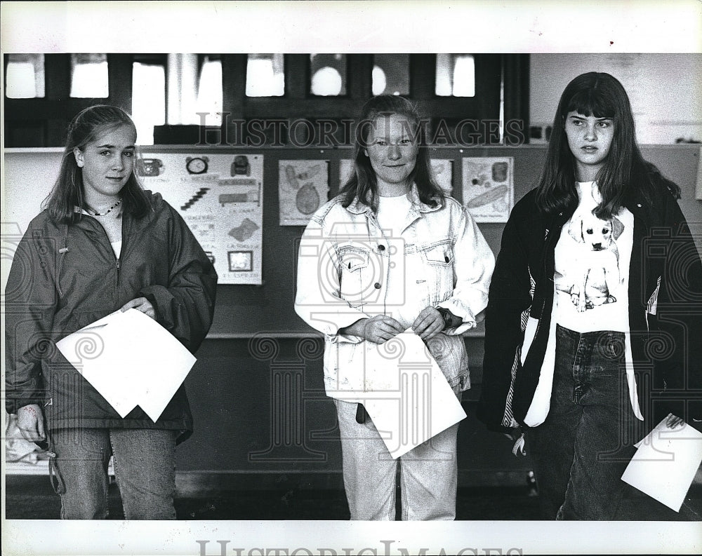 1994 Press Photo Katelyn McNaulty, Sarah List, Jennifer Dock- Historic Images