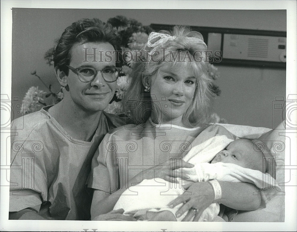 1989 Press Photo Actor Peter Scolari &amp; Julia Duffy in &quot;Newhart&quot;- Historic Images